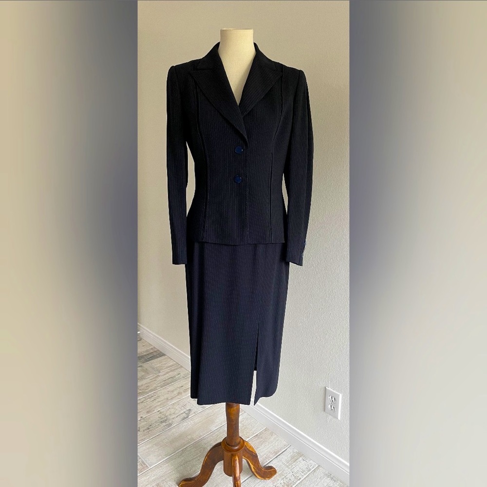 Sergio Soldano navy blue blazer skirt pinstripes suit. Size 42 - US S